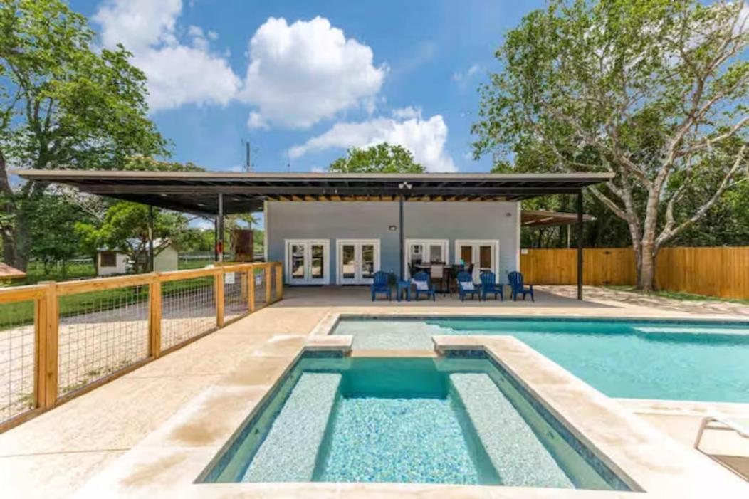 5 Bdrm Home On 2 Acres Mins To Wineries Private Heated Pool And Hot Tub Johnson City Exterior photo